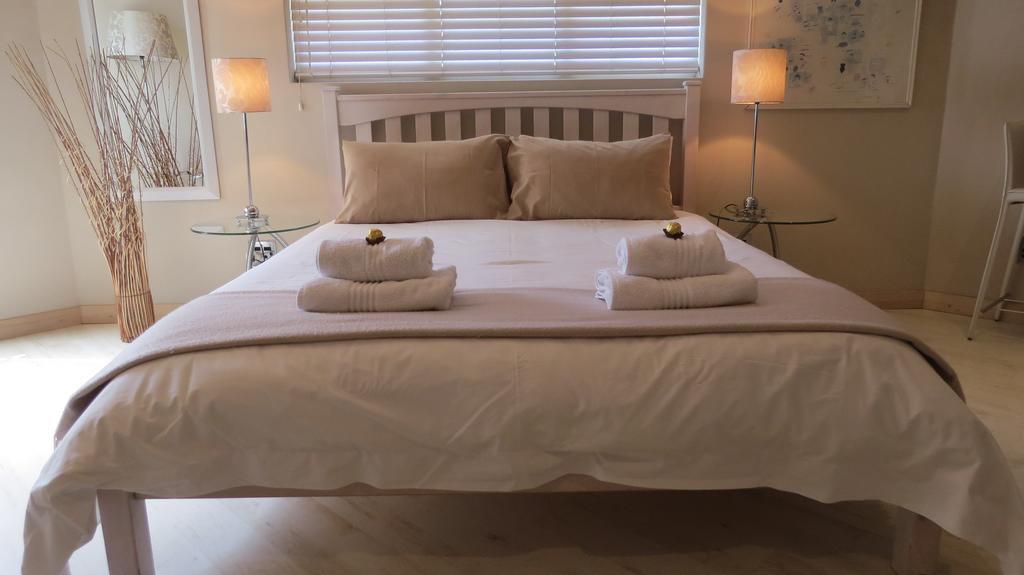 Kasa Nama Hotel Edgemead Room photo