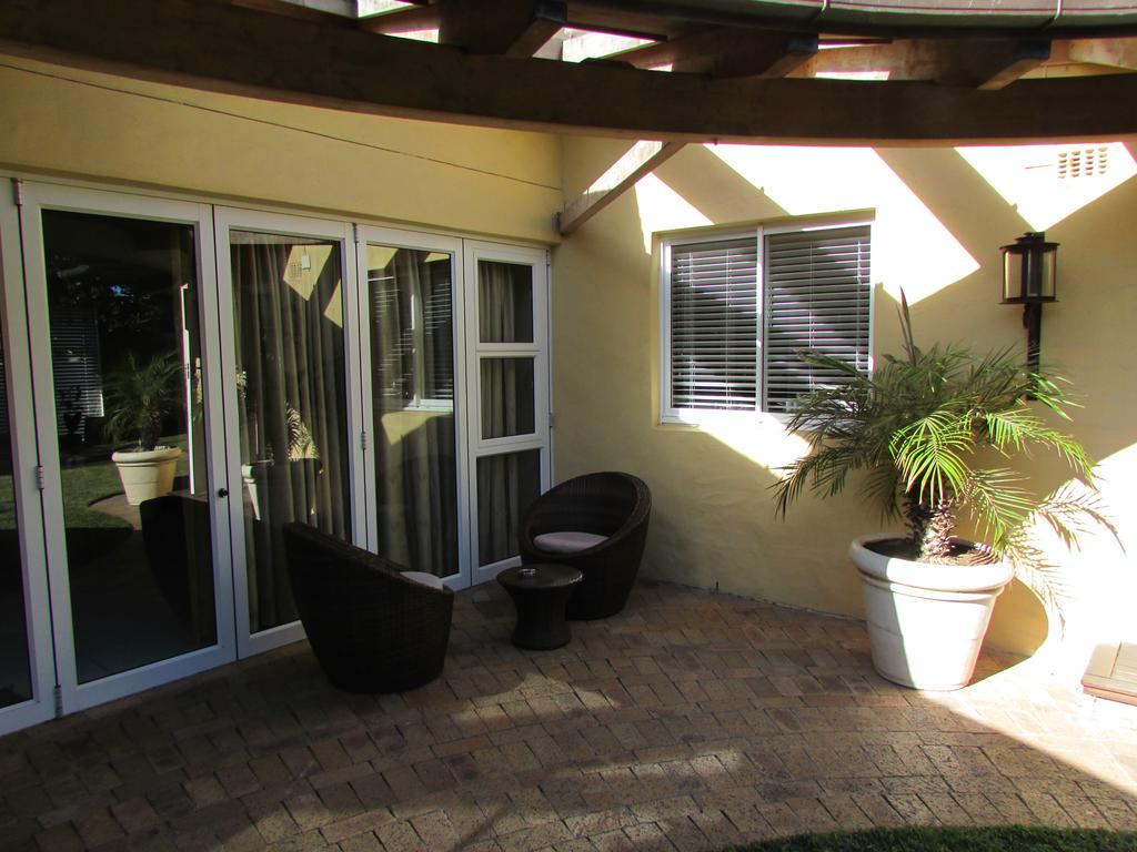 Kasa Nama Hotel Edgemead Room photo